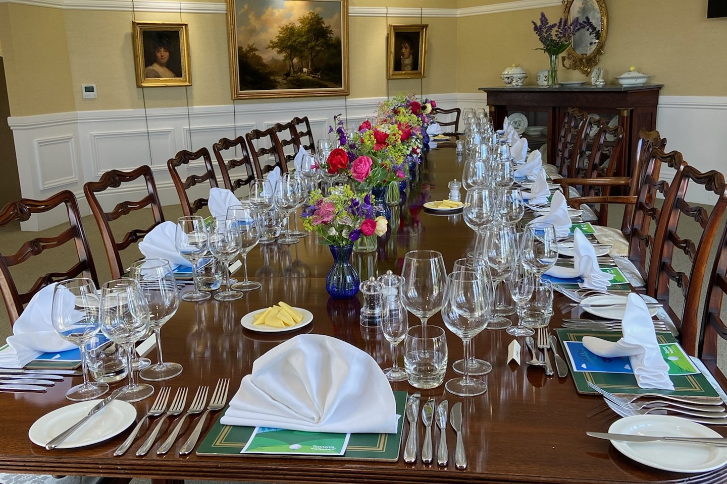 Private lunch in the dining room 