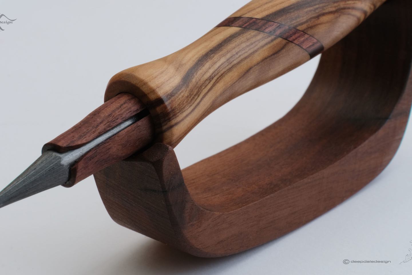 AP Closeup Olivewood Strata And U Stand 2025